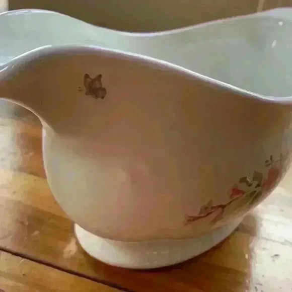 Pfaltzgraff Gravy Boat..Meadow Lane Pattern - Picture 5 of 8